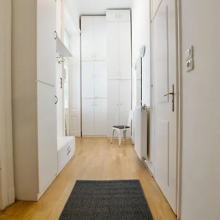 Budget Apartment By Hi5 - King Street - For Groups Budapest Extérieur photo