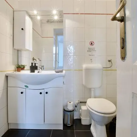 Budget Apartment By Hi5 - King Street - For Groups Budapest Extérieur photo