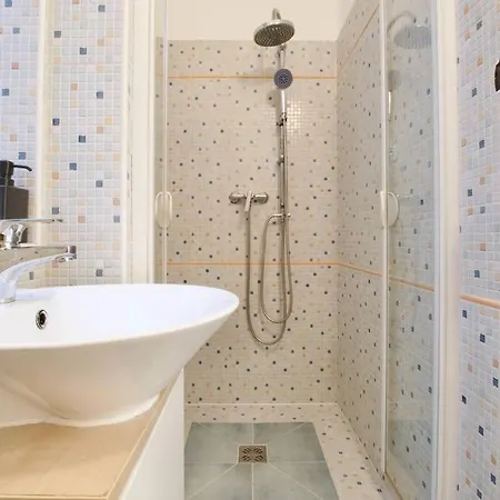 Budget Apartment By Hi5 - King Street - For Groups Budapest Extérieur photo